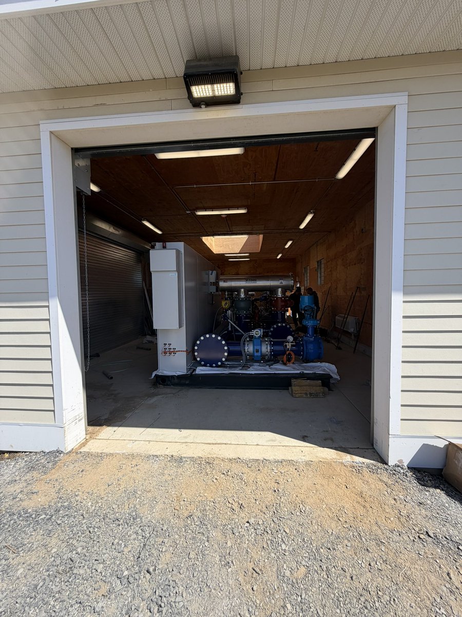 COMPLETEWELLLI's tweet photo. New MCI pump station installation day 1 for Belmont Racetrack. https://t.co/C3pUqbWk4b