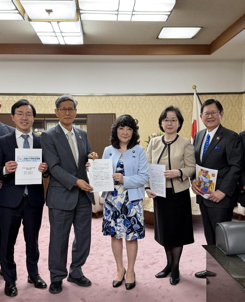 EndPolioNow's tweet image. Akira Miki, Rotary PolioPlus National Advocacy Advisor, and Dr. Shigeru Omi, Rotary Polio Eradication Ambassador, met with the Minister of Finance Satsuki Katayama and key stakeholders. We provided an update and expressed gratitude for Japan’s continued support of #EndPolio.