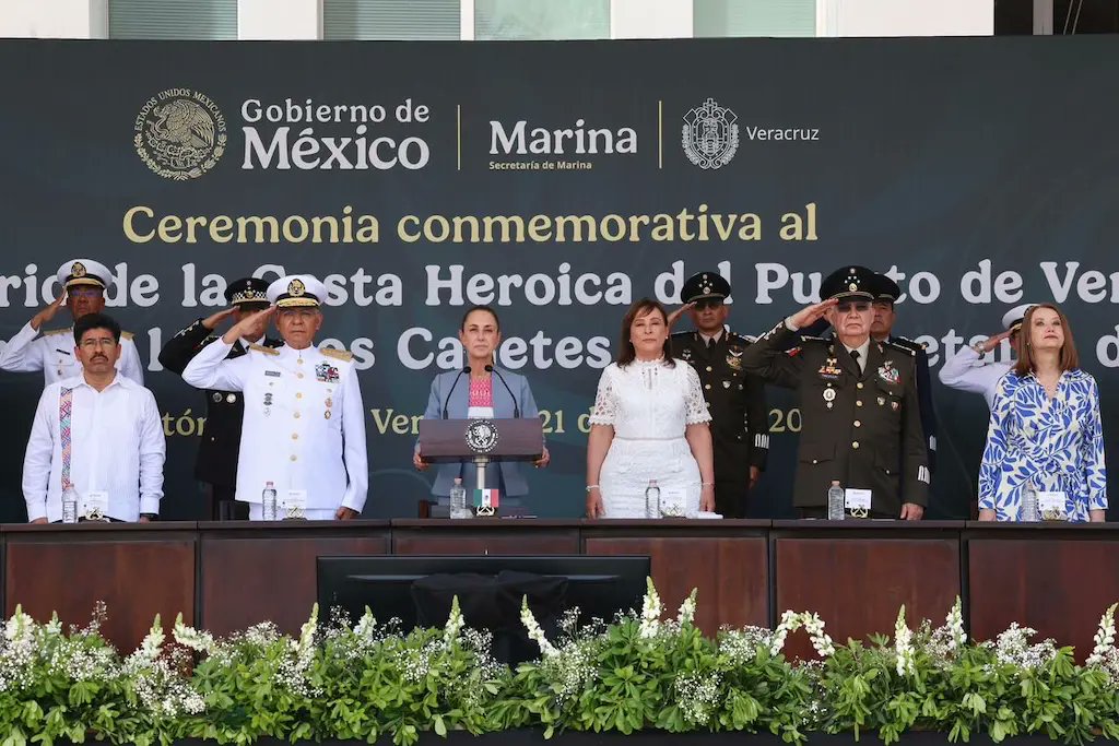 Amanecer_Qro's tweet image. 🇲🇽⚓ Jura de bandera en Veracruz reúne a 419 cadetes; encabezó @Claudiashein  . Destacan compromiso con México. #Veracruz #Armada
Más información aquí 👇 amanecerqro.com/jura-de-bander…