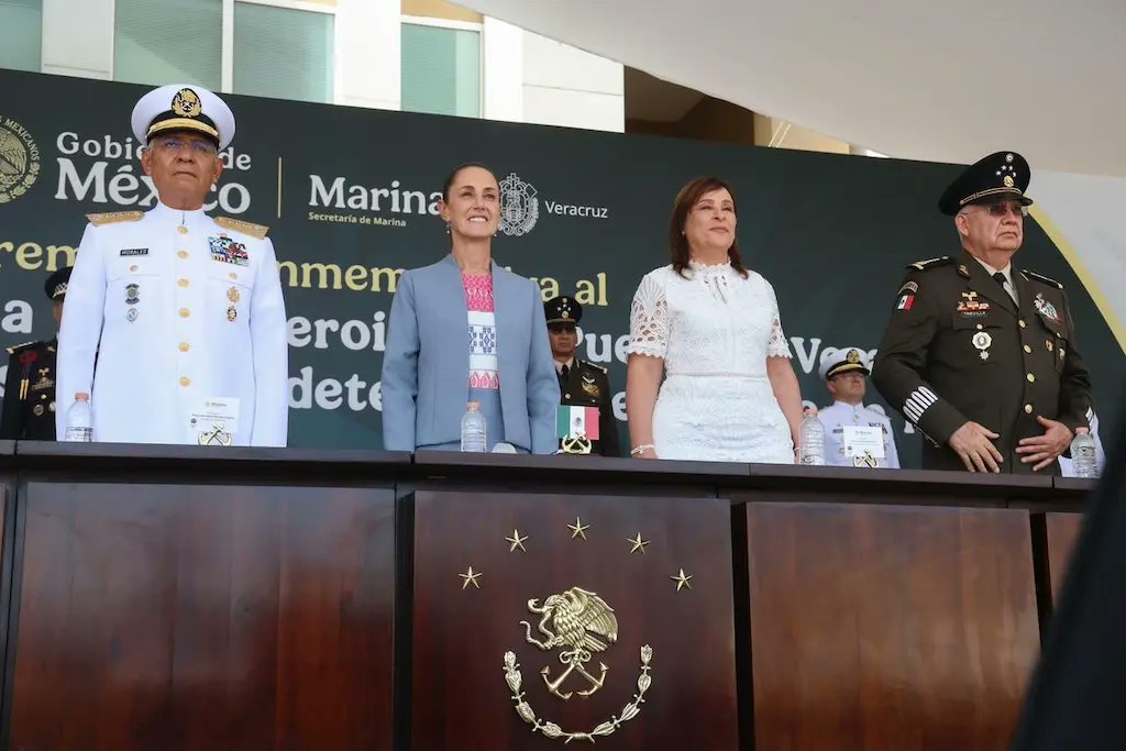 Amanecer_Qro's tweet image. 🇲🇽⚓ Jura de bandera en Veracruz reúne a 419 cadetes; encabezó @Claudiashein  . Destacan compromiso con México. #Veracruz #Armada
Más información aquí 👇 amanecerqro.com/jura-de-bander…