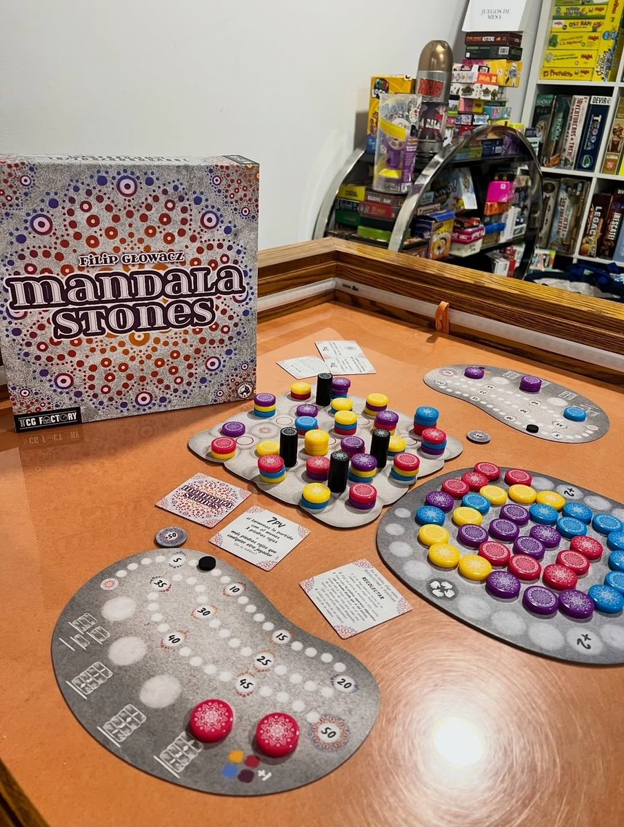 jappyjuegos's tweet photo. La baquelita siempre es bien.
Un abstracto con baquelita de movimiento y "patrones" donde el timing es muy importante.
#juegosdemesa #juegosdetablero #bgg #boardgames #partidas #mandalastones #tcgfactory https://t.co/r1LvvW8mQT