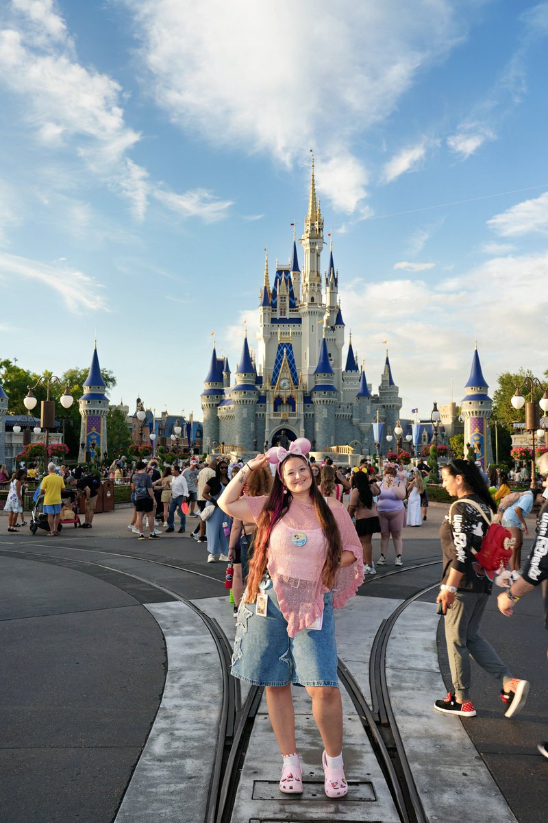 itsteeweeee's tweet photo. Such a special and fun way to bring in my 30’s!! 🥺✨💞 https://t.co/KVNWl3zMaT