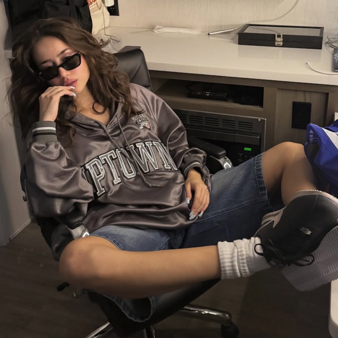 h ⋆˚࿔ tweet media