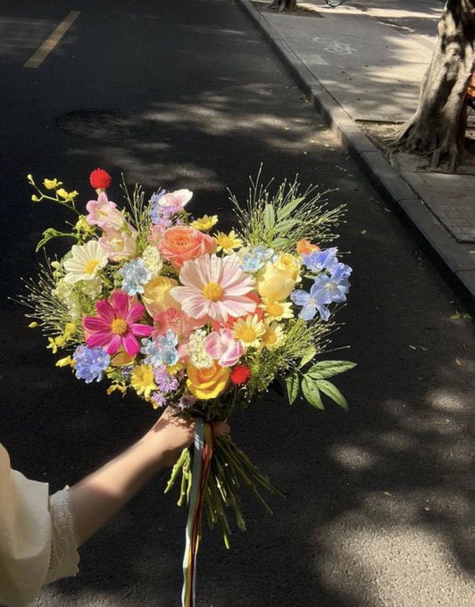 𝑙𝑦𝑟𝑎 tweet media