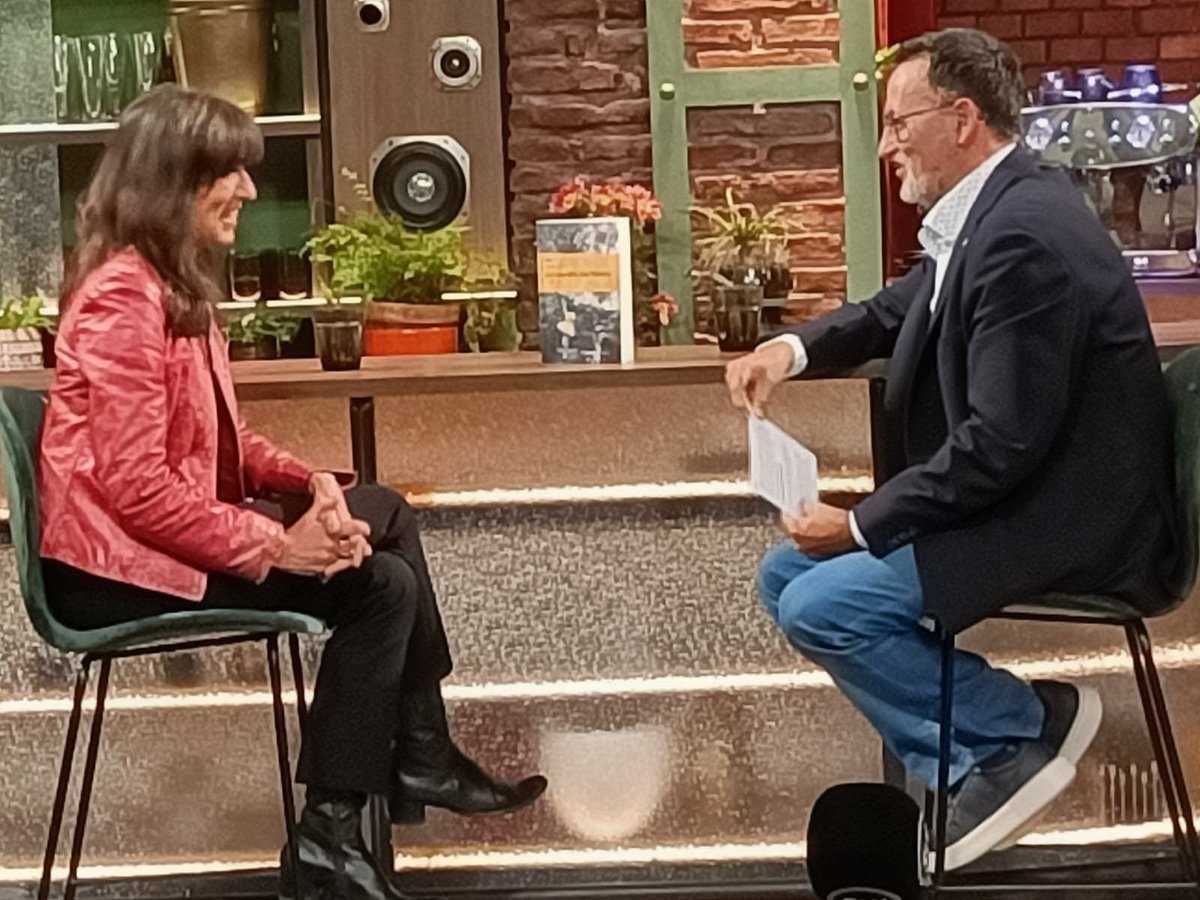 maloslo69's tweet image. Gràcies  @xgraset per la conversa al teu programa #Laselva de @som3cat de la meva novel.la 
"LA CASA DELS NOU HIVERNS"