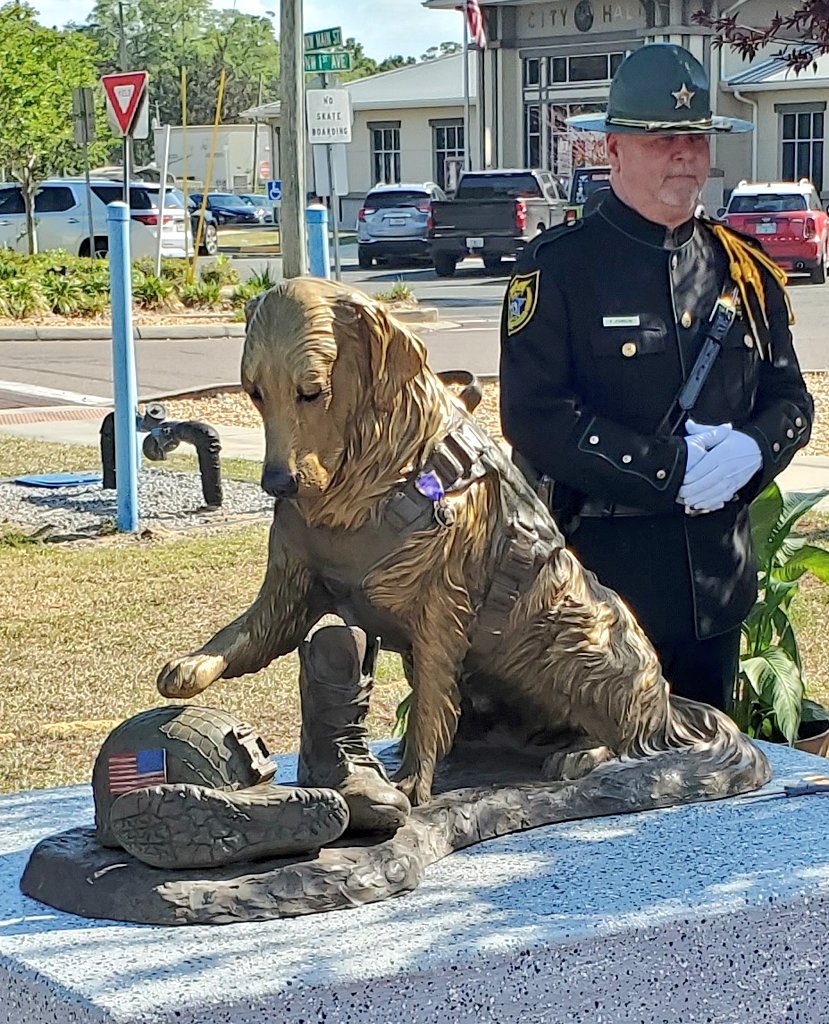 InlandK9SAR's tweet image. Just happened to be driving by at just the right time to catch the dedication of the MWD Memorial in Williston, the town closest to Wag'n Tails Ranch
#dogs
#RuralAmerica 🇺🇸