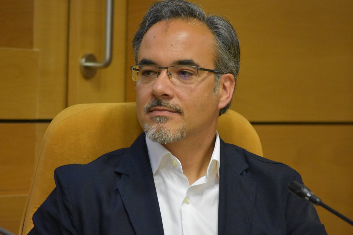 fpablovi's tweet photo. 🗣️Moisés Pérez: "Conocer los límites de lo humano es lo que nos permite ser plenamente humanos. Intentar superar esos límites es una trampa.
🗣️Mons. Francesc Conesa: "lo que el corazón quiere no es la inmortalidad sino la eternidad"
https://t.co/jVBPWNide6 https://t.co/J46y6FJPwE