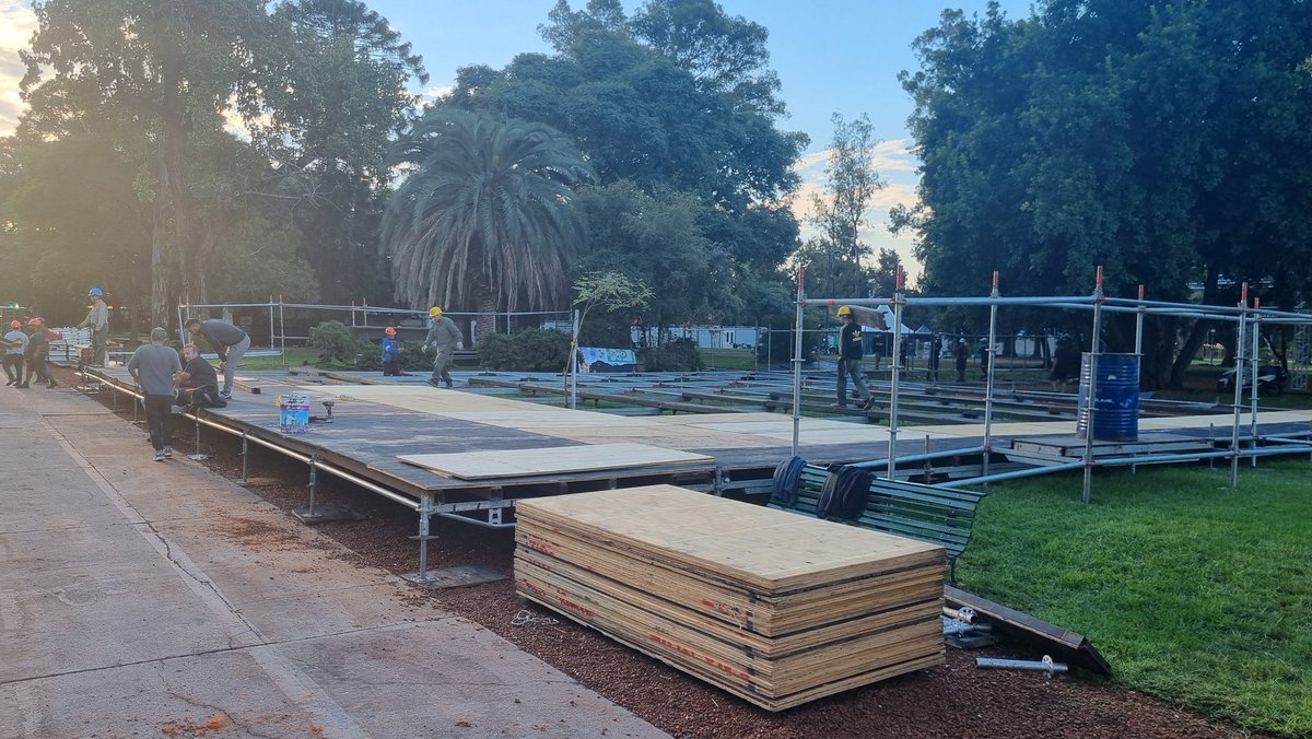 vivof1's tweet image. #F1 Road Show de 🇦🇷  #Colapinto 

📸 Recorrida dia Martes Parte 1 👇

Armado de Box sobre Av. Del Libertador (tendrá una rampa para subir y bajar) 

Mas... 👇