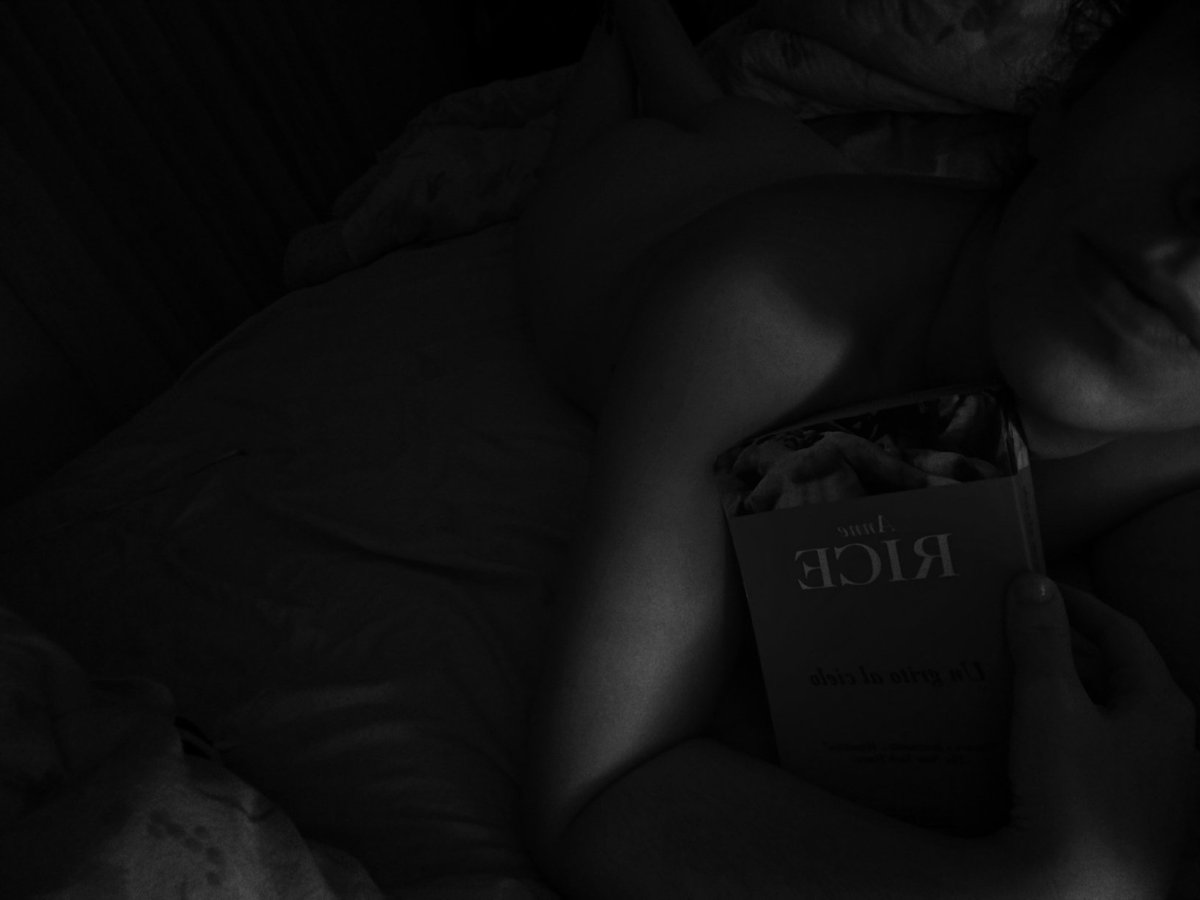 Y de la serie de Crónicas Vampíricas de L. J. Smith a un libro de Anne Rice, la autora de Crónicas Vampíricas - Lestat - 🖤