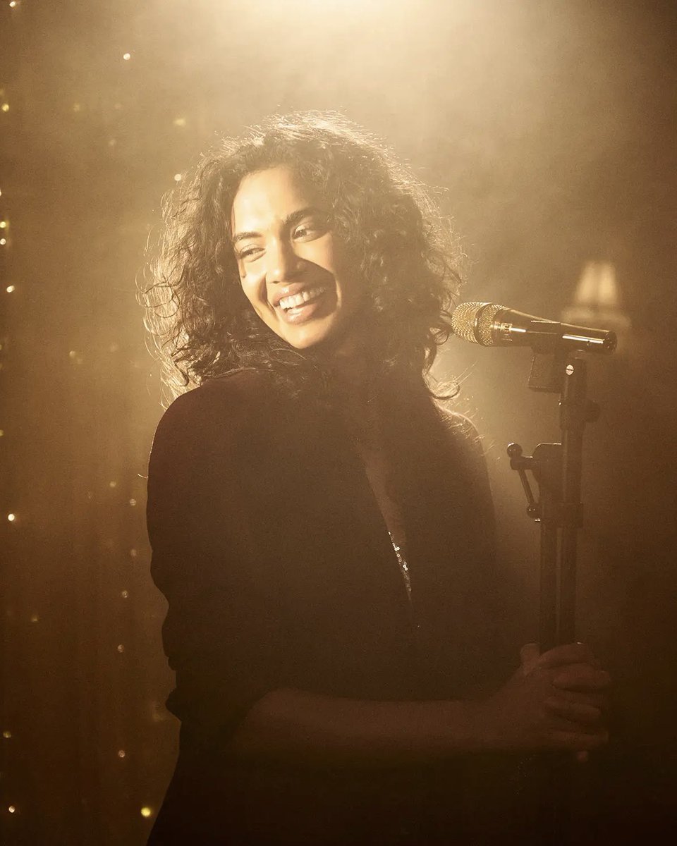 cuntmohabbot's tweet image. singer au mohan and her biggest fan abbot