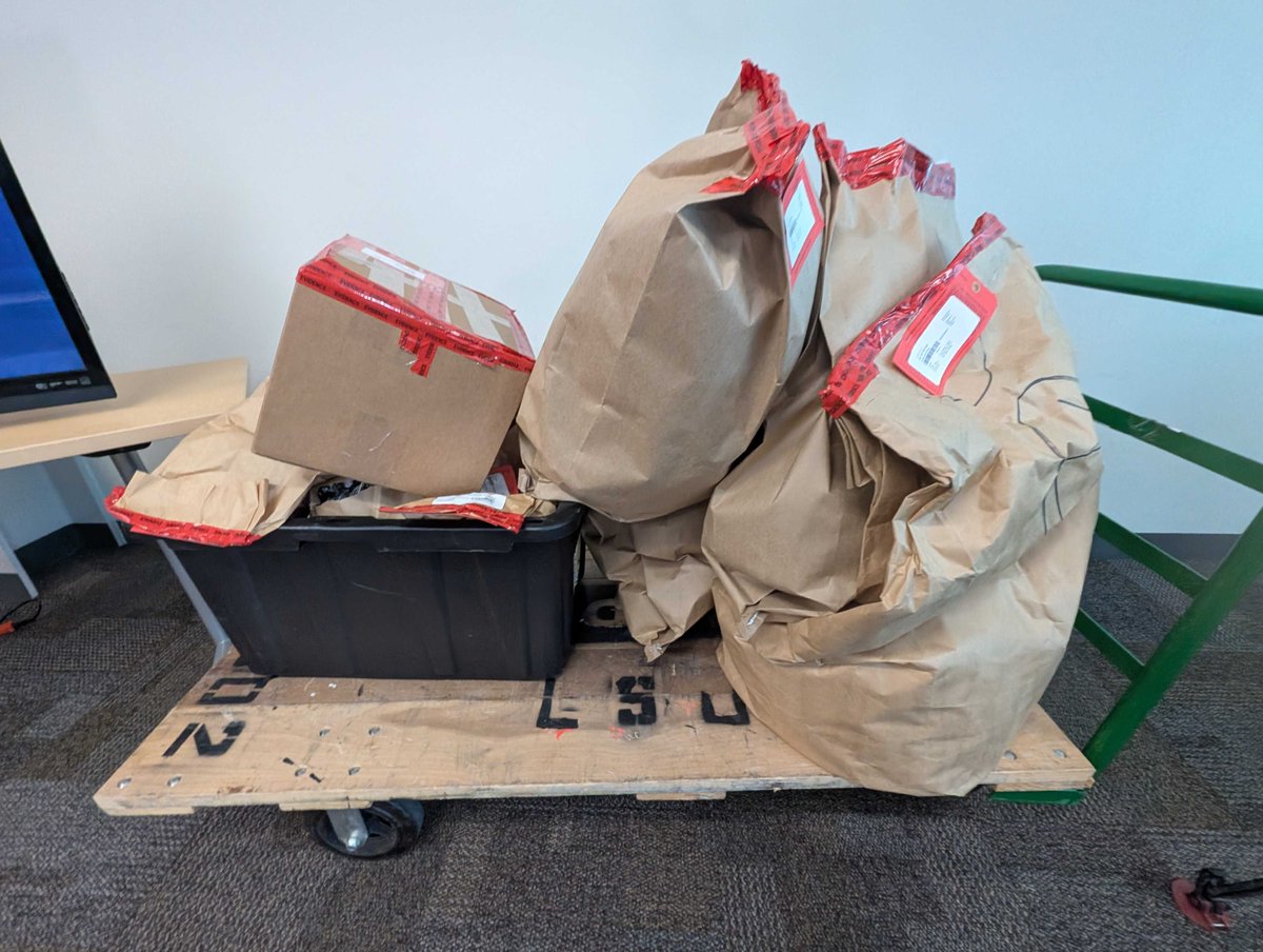 PhotoZorn_TV's tweet image. New: #AtlantaPD seized 1,200 lbs of #Marijuana, almost 400 lbs of #edibles, 30 lbs of #mushrooms and more. They also arrested 70+ people from 11 states when they raided a "Weed Event" in the city of #Atlanta. Aired on @fox5atlanta.bsky.social #news #crime #drugs #police