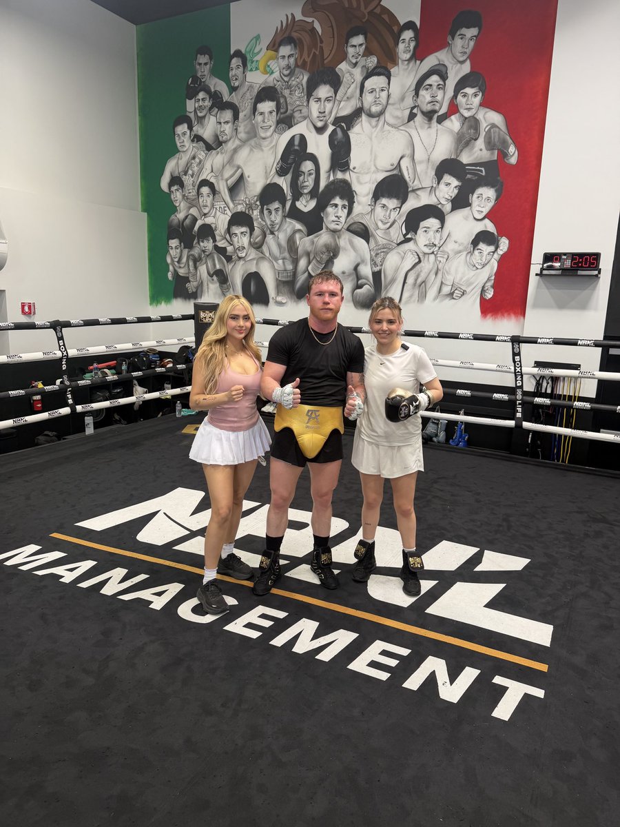 puropncherivari's tweet image. Día 31. 
Aún no.

Seguro la tercera foto es el beso. 🙂‍↔️🙂‍↔️

#Rivers #Rivari #Arigay #Arigameplay