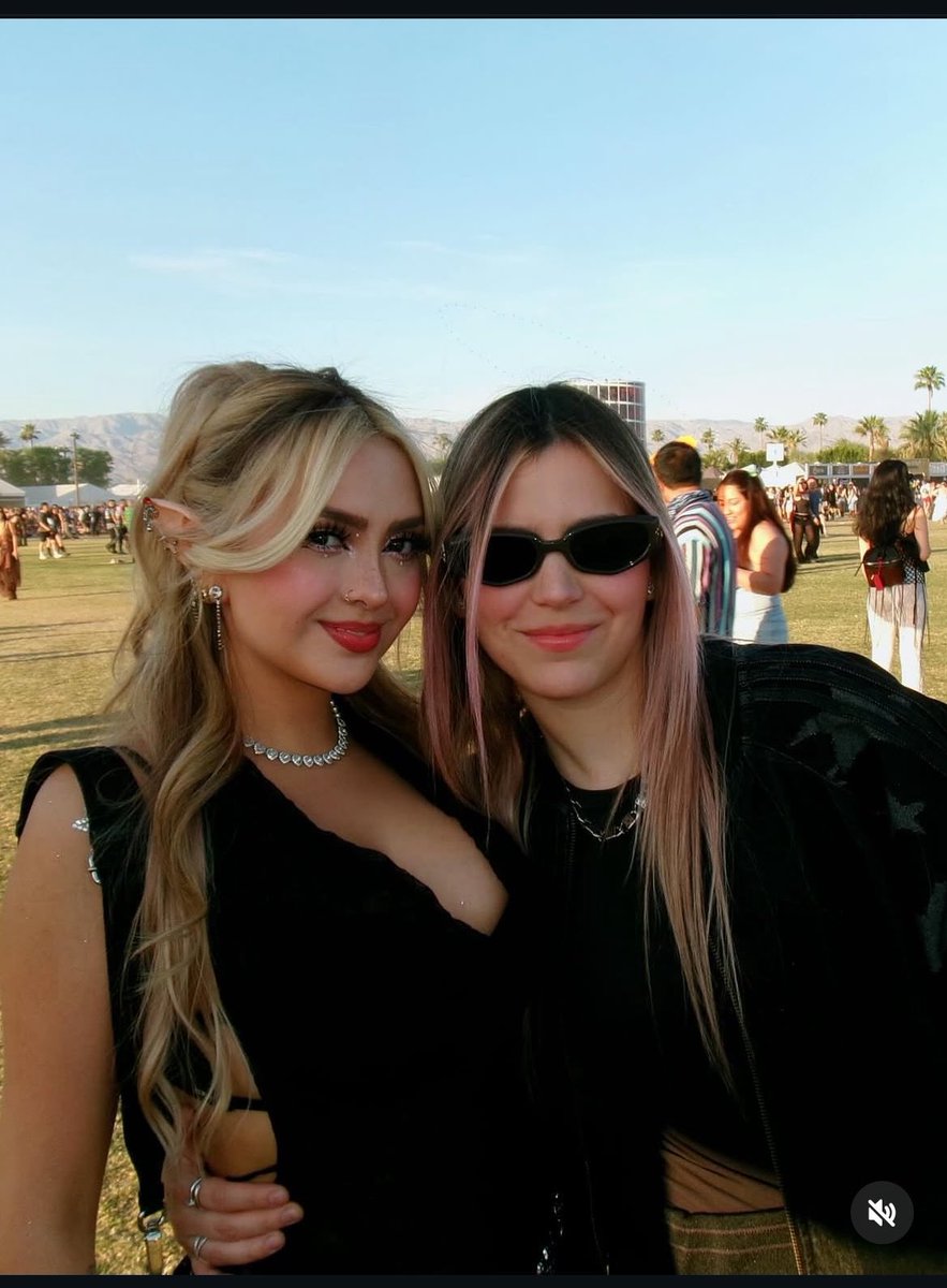 puropncherivari's tweet image. Día 31. 
Aún no.

Seguro la tercera foto es el beso. 🙂‍↔️🙂‍↔️

#Rivers #Rivari #Arigay #Arigameplay