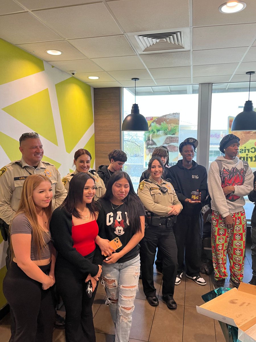 LVMPDNEAC's tweet photo. Officers from our Northeast Community Oriented Policing (C.O.P.) unit had a great time connecting with local youth today at McDonald’s on E. Lake Mead! 🍟👮‍♂️ https://t.co/0xoxttzNyI