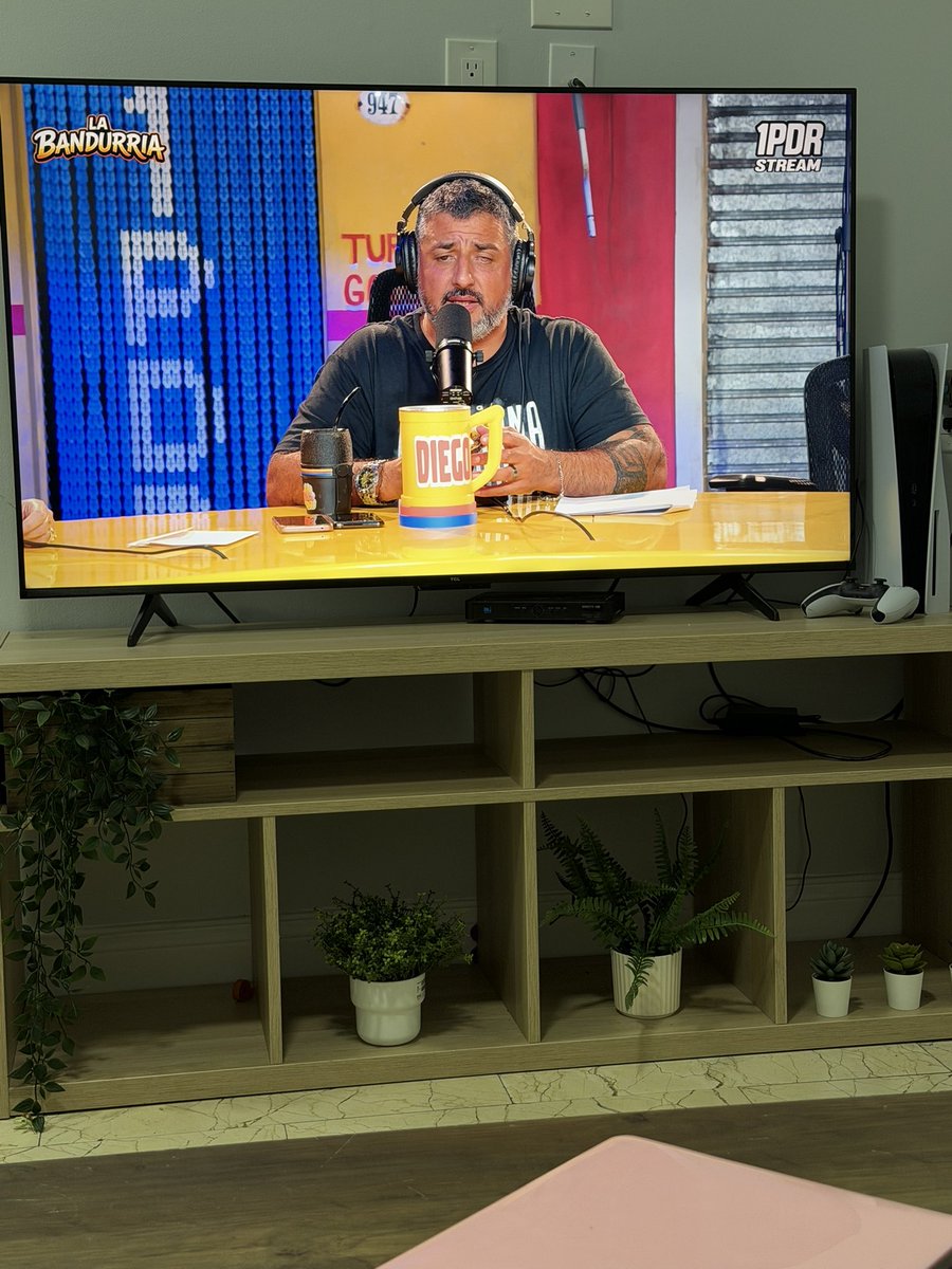 mar_z11vt's tweet photo. Bancando à la Bandurria desde Miami
#labandurria #1pdr https://t.co/LtfL2fA5mf