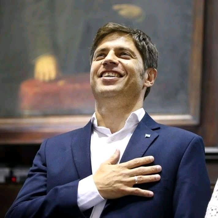 Míralo a Axel en Luján ya es un presidente hecho y  derecho la gente ya lo ve así y yo también,hay que aguantar que con el se viene lo mejor🖕🐧✌️