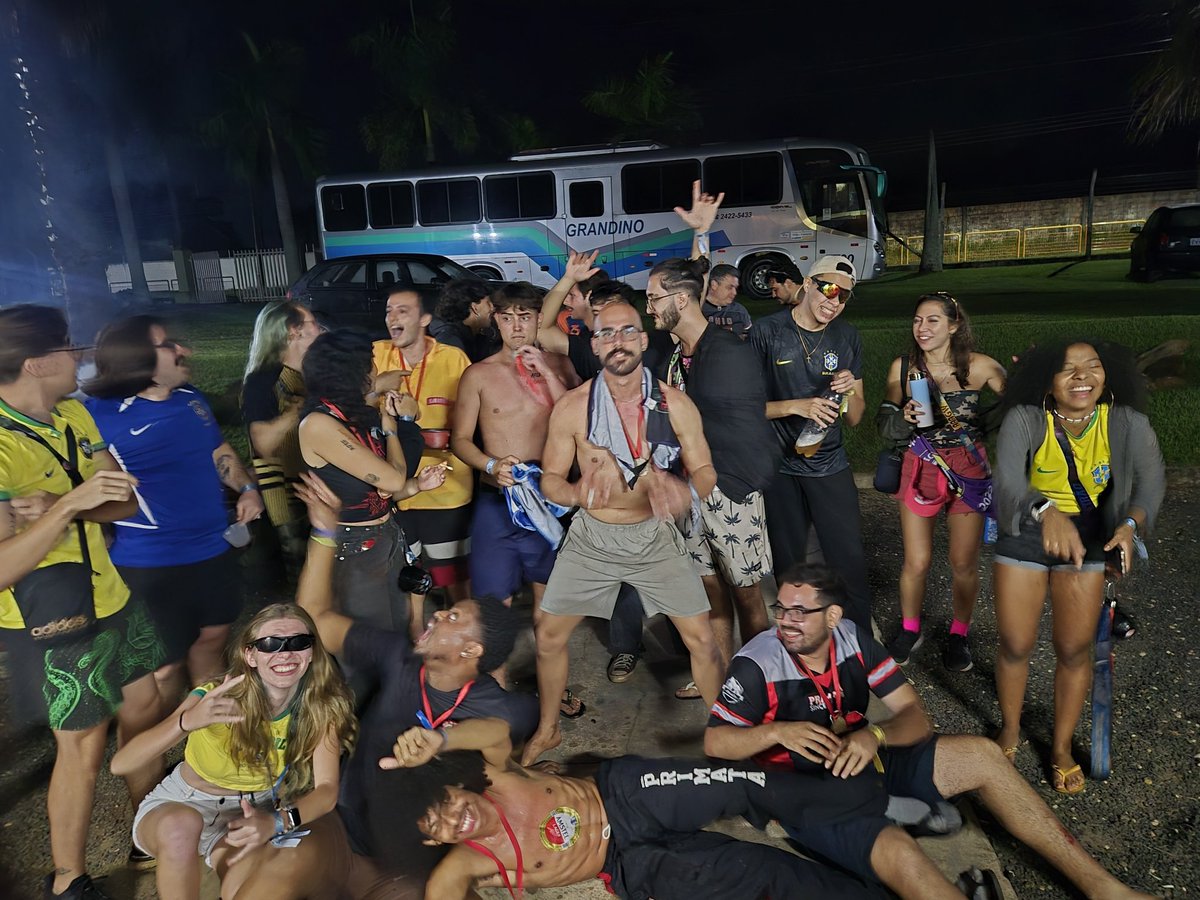 euBrita's tweet photo. Amo muito ser Unesp Rio Claro 
fomos no tif, ficamos em 2 e 3 lugar no flip cup e comemoramos como se tivéssemos ganhado
já tô esperando o próximo tif https://t.co/QvCiT9gVw8
