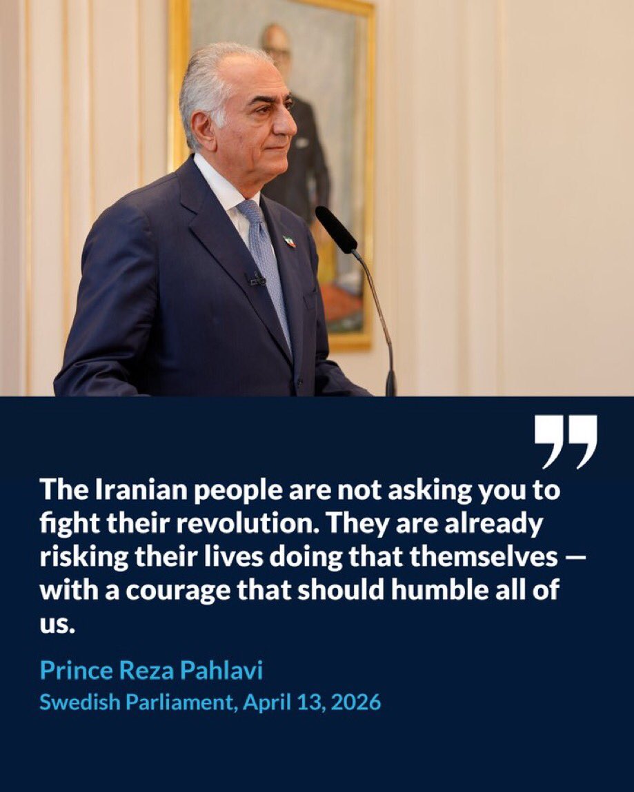 B. بى خبرى ازوقايع آبان tweet media