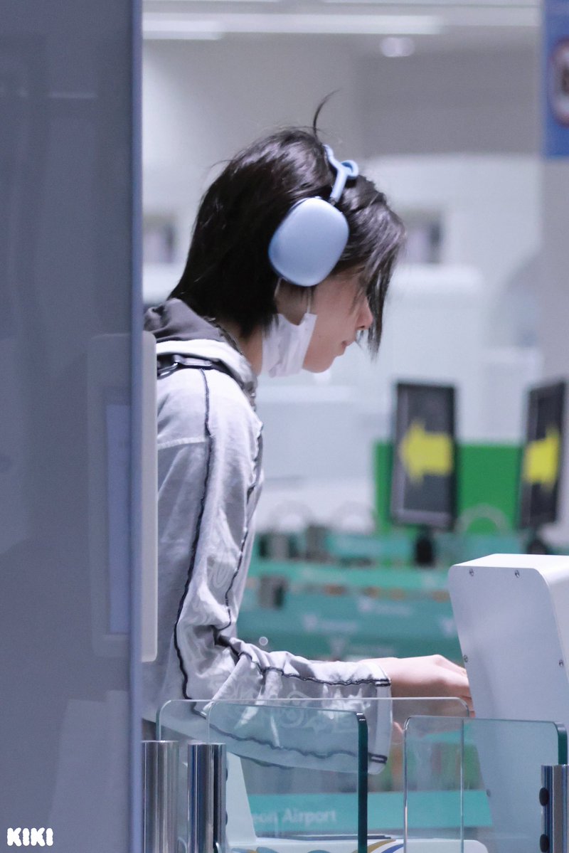 LunaSoc189788's tweet image. Rambutnya nya Louis lucu banget.. fluffy... 🐘🤍😚 Have fun ya dek di Osaka
#LNGSHOT #롱샷 
#LOUIS #루이