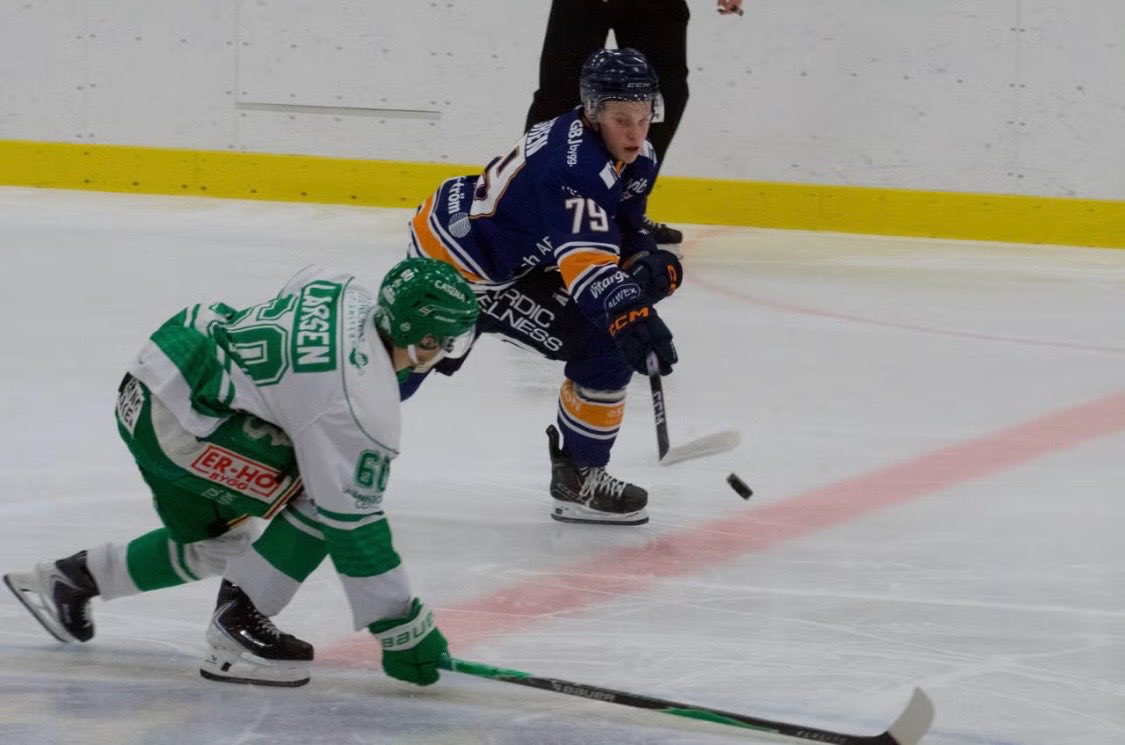 RobertHellgren2's tweet photo. @JBocca88 @NHLCentralScout “Just doing it on the ice… apparently not enough.”😂 https://t.co/LiWufeYHcP