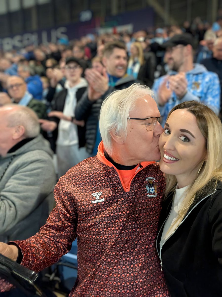 Katy Louise tweet media