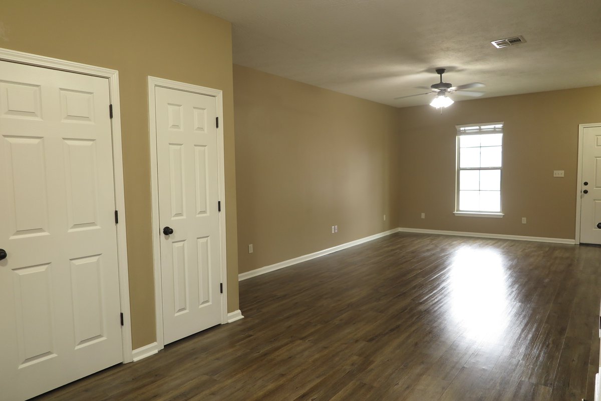 HomesForRentLC's tweet photo. Home for Rent

513 East Lagrange St Unit A, Lake Charles, LA 70605
2 Bed | 2.5 Bath | 1,200 Sqft

$1100 Rent
$1000 Deposit

Visit https://t.co/RL0RQG82Cg for additional properties.

#HomesForRentLakeCharlesLA #2BedroomHomesForRent https://t.co/2TDwM2Y7Dp