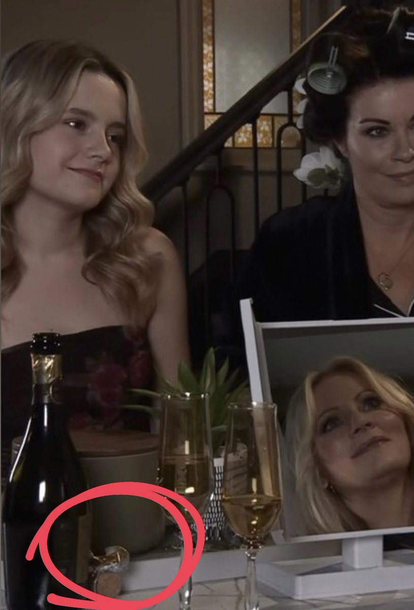 Reckon Lisa has a little trinket box where she keeps all the champagne corks from various celebrations as little mementos? 🍾

#swarla