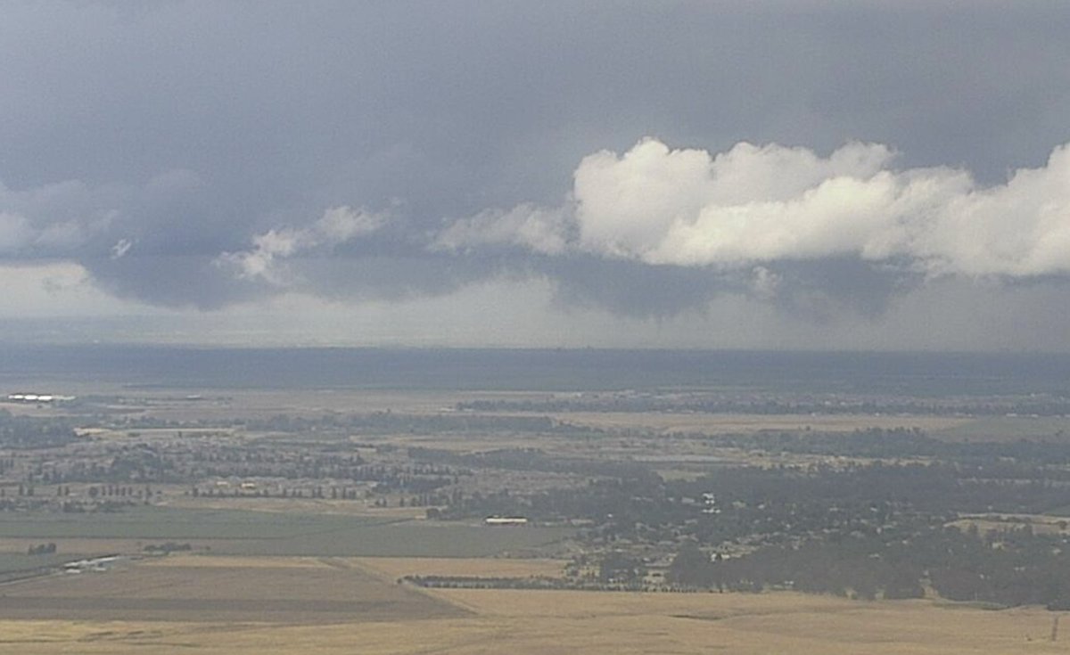 MatthewCappucci's tweet image. WOW! Confirmed TORNADO moments ago northwest of Clovis, California, north of Fresno, as seen from a PG&amp;amp;E camera. 

Clear rotating wall cloud and transient touchdown(s) of a cone funnel.