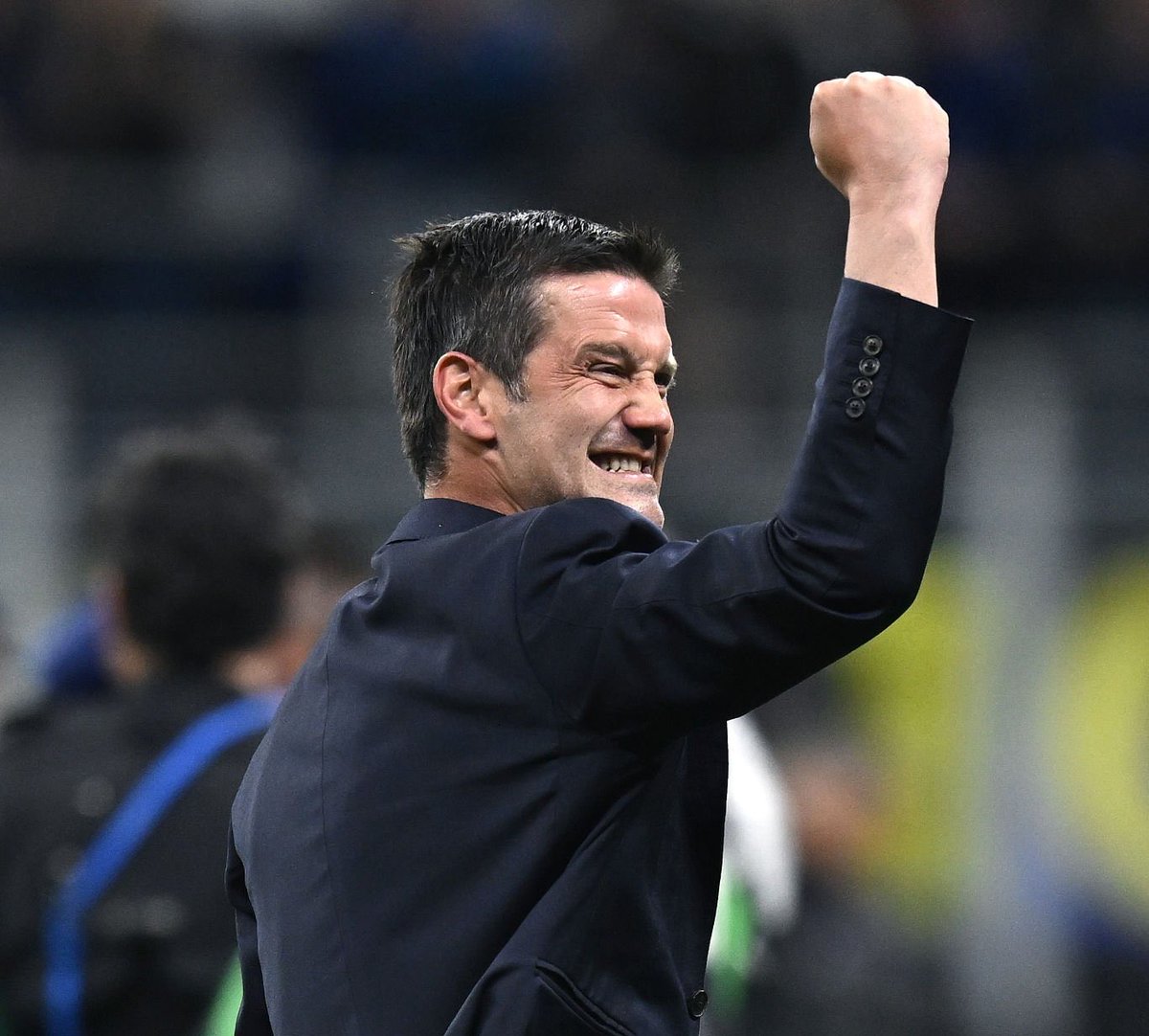 InterMilanFRA's tweet photo. Cristian Chivu: « Pazza Inter ? Je connais l’Inter, j’y ai été et j’ai vécu ces matchs. C’est pour ça que les gens tombent amoureux de ces couleurs Je sais qu’ils voudraient vivre aussi des matchs de manière différente, mais la beauté de cette équipe, c’est d’offrir des exploits forts et des exploits que les autres n’arrivent pas à réaliser. »