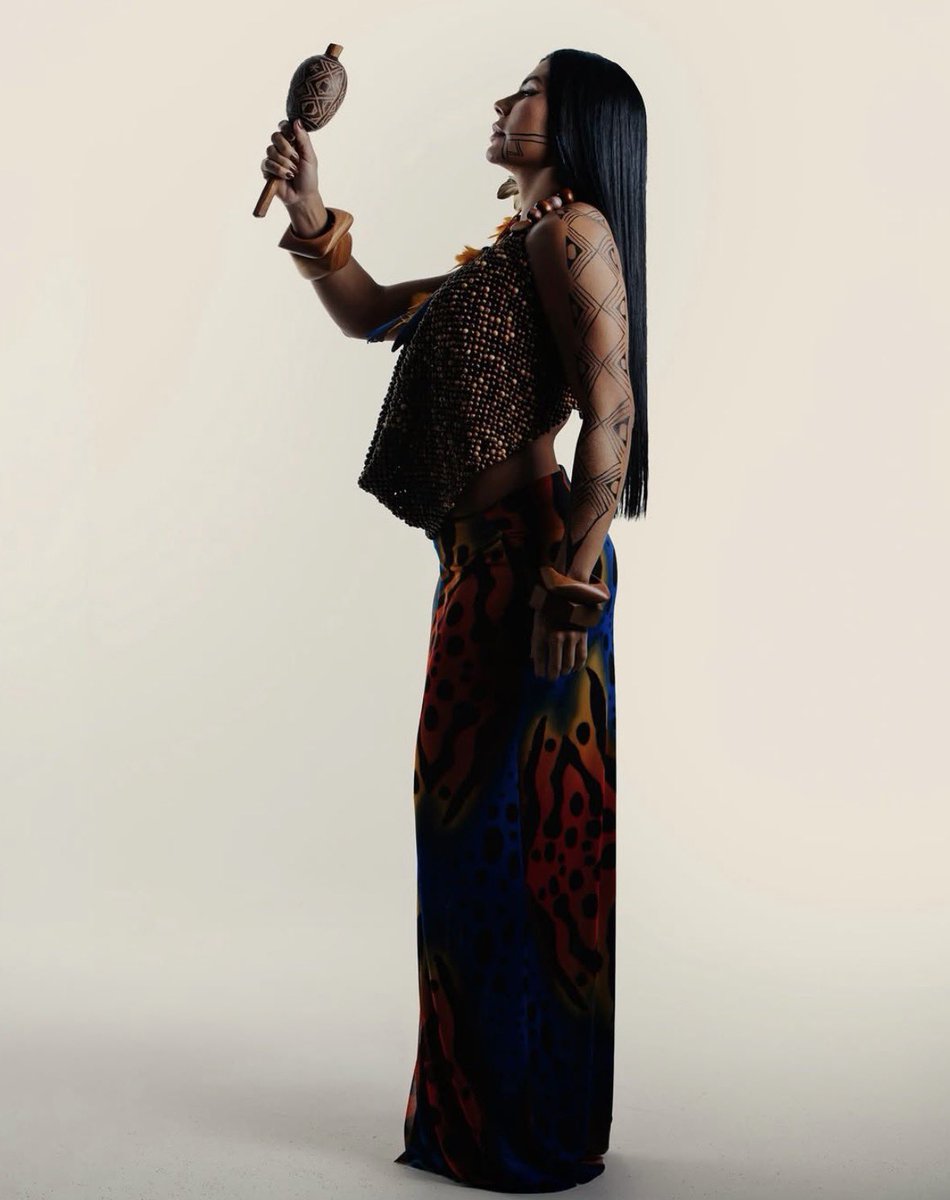 yrerua's tweet photo. MARCIELE MUNDURUKU tendo o melhor look da final https://t.co/qE86eV0QWP