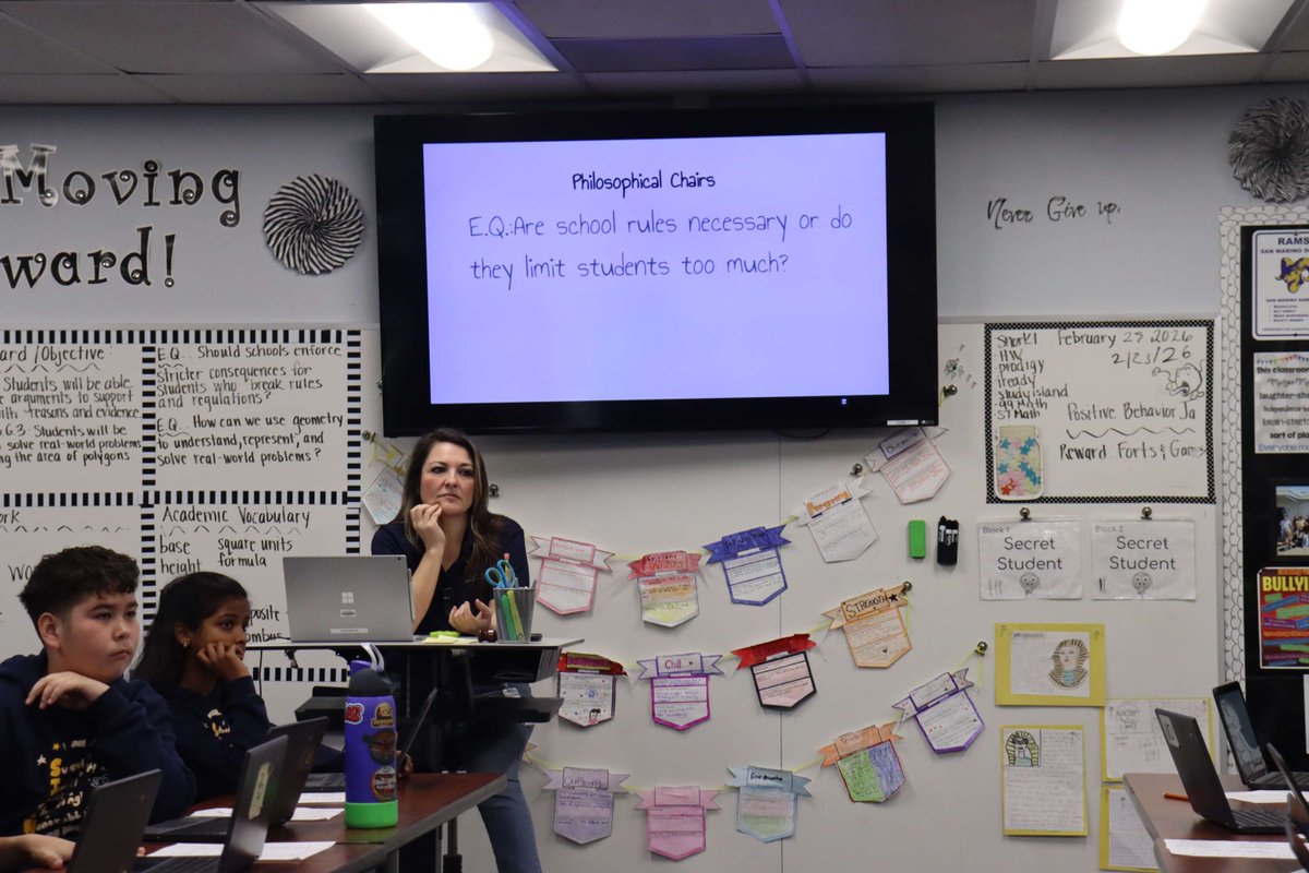 CentraliaESD's tweet image. We caught our AVID students in the middle of a lively debate. These engaging discussions help build communication, teamwork and critical thinking skills. 
#CESD150 #AVID