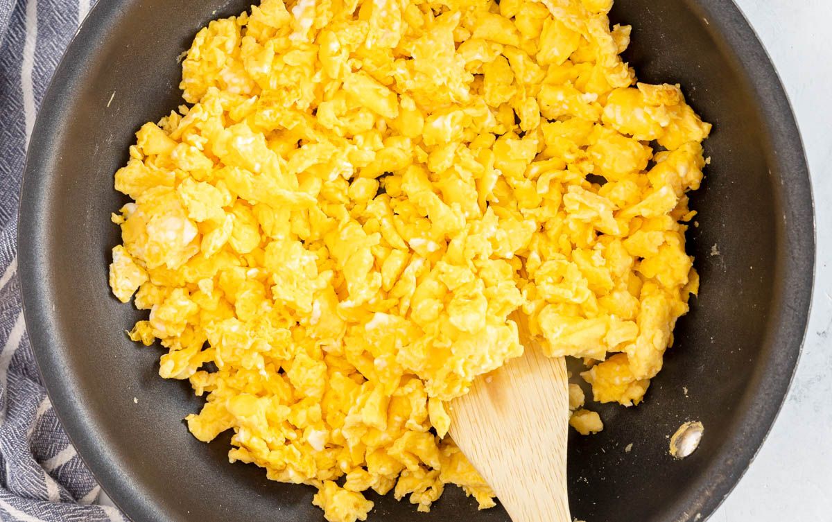kyleecooks's tweet image. Start your day off right with a classic breakfast favorite: scrambled eggs! Easy to make and endlessly customizable, they're the perfect way to fuel your morning. #scrambledeggs #breakfasttime #yum #kyleecooks kyleecooks.com/scrambled-eggs/