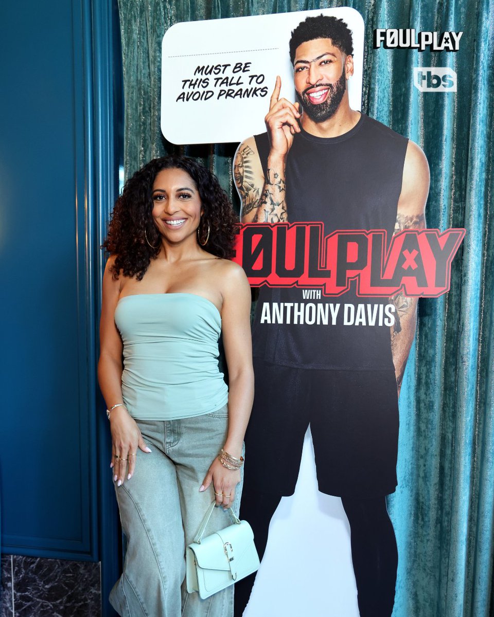 TBSNetwork's tweet image. Thank you to everyone who came out to the screening of Foul Play with Anthony Davis! Watch new episodes Mondays 9/8c on TBS #FoulPlayTBS #AnthonyDavis