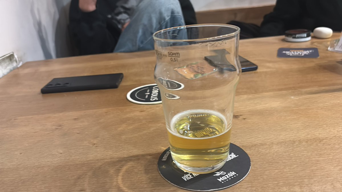 Rene Bizár tweet media