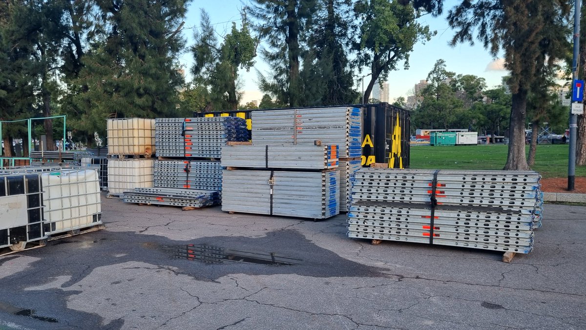 vivof1's tweet image. #F1 Road Show de 🇦🇷  #Colapinto 

📸 Recorrida dia Martes Parte 3 👇

Armado escenario principal donde estará hablando Franco y Shows