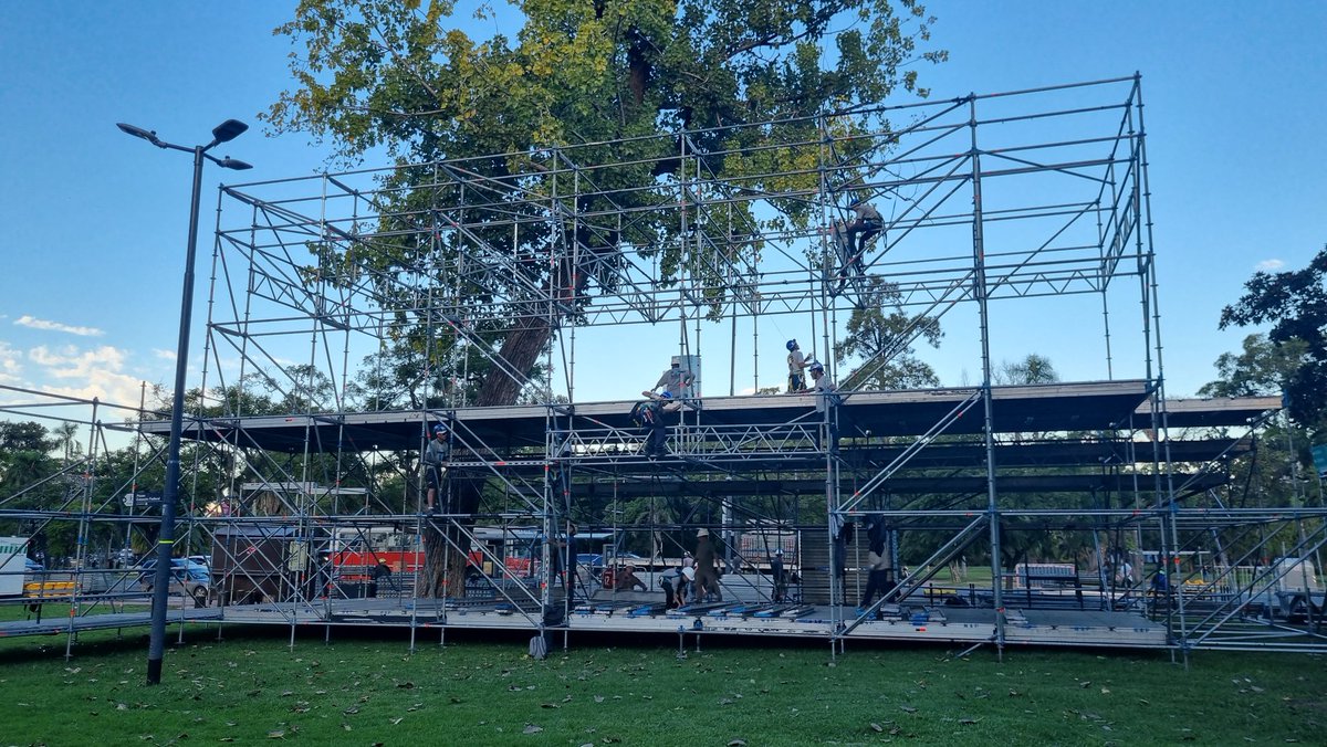 vivof1's tweet image. #F1 Road Show de 🇦🇷  #Colapinto 

📸 Recorrida dia Martes Parte 3 👇

Armado escenario principal donde estará hablando Franco y Shows