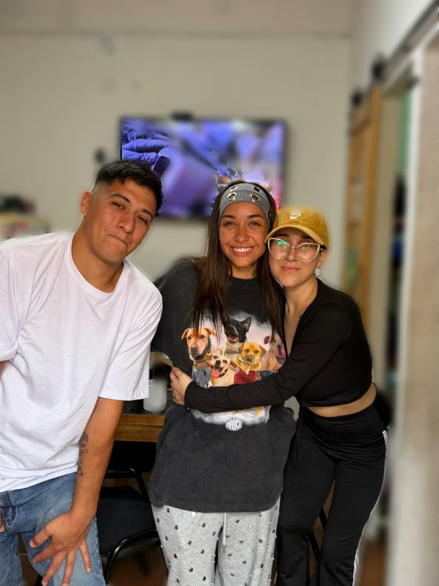 "Que dios y la vida te devuelvan todo el amor que das, la humildad que maneja no puedo explicarlo. Gracias dios gracias"

Palabras de Sol via Instagram. ❤️