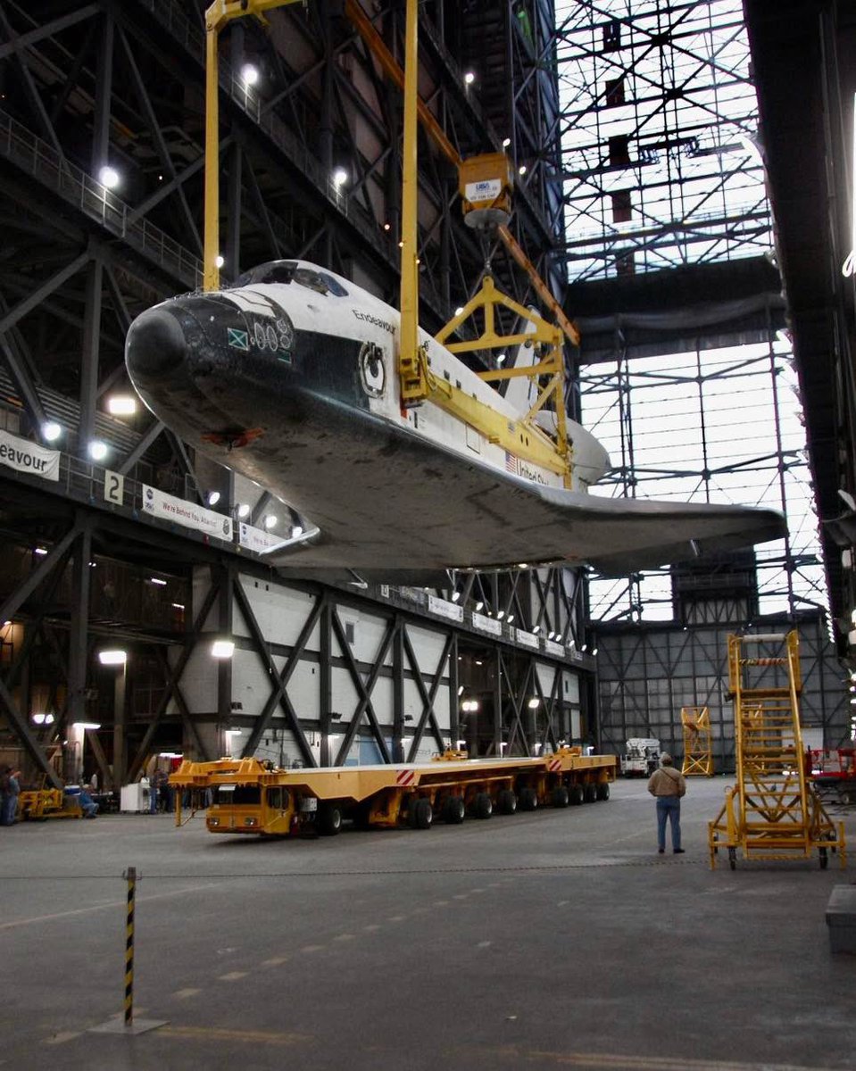 Boneyardsafari's tweet image. Here is Orbiter OV-105 Endeavour being lifted off its transporter.  It was raised to a vertical position and lifted up into high bay 1 to be attached to its external fuel tank and solid rocket boosters in preparation for launch on the STS-123 mission in 2008. #spaceshuttle #nasa