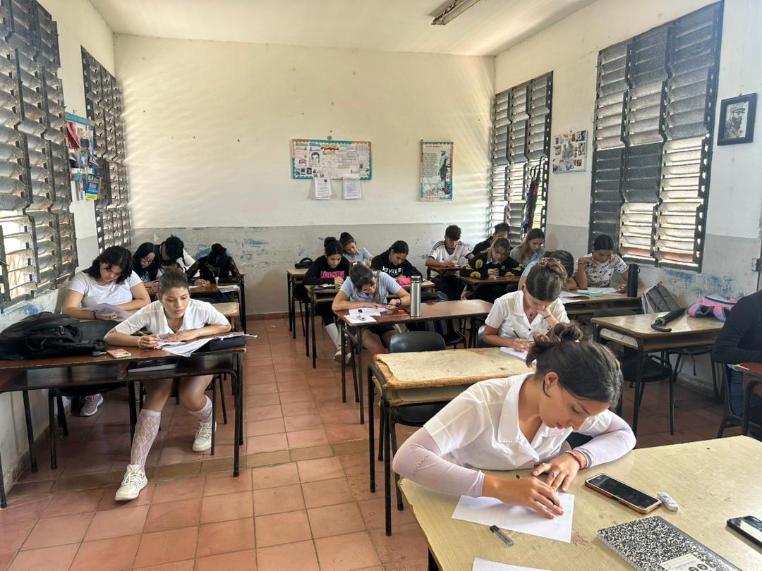 Cómo parte de la estrategia del centro para elevar la calidad del aprendizaje de los educandos se aplicó ensayo de Historia de Cuba en 11no grado. #CubaMined #CubaEduca #PinardelRío
