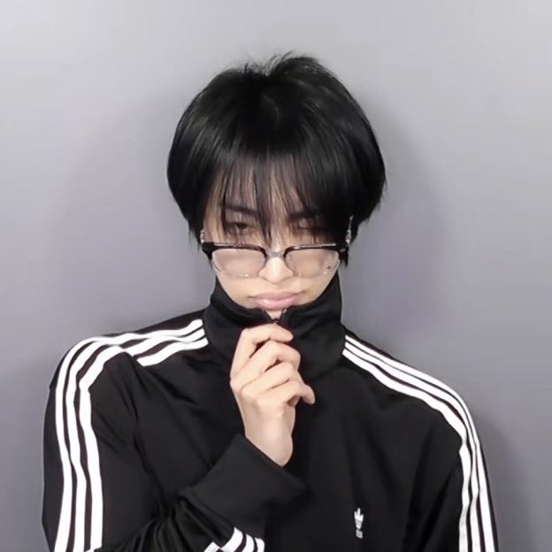 c-c-call me pretty, p-p-push me please