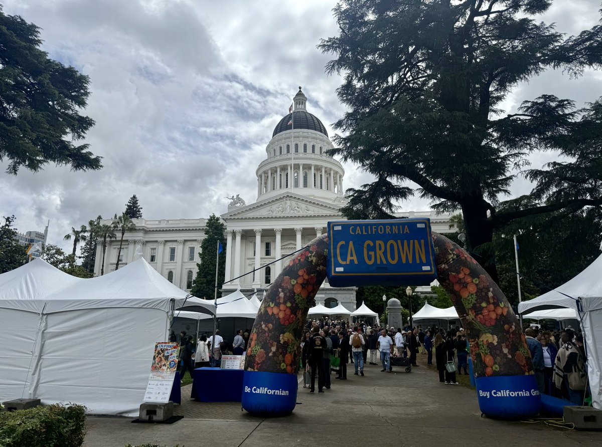 WaterBlueprint's tweet photo. The San Joaquin Valley feeds the world, but it all starts with water. Decades of vision and infrastructure have built a thriving food production powerhouse. This #CaliforniaAgDay at the Capitol, we celebrate the people, partnerships, and innovation making this success possible! https://t.co/YmcnMmzcMX