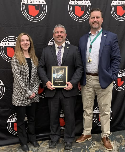 MedinaBoosters's tweet photo. Congratulations to @medinaathletics Athletic Director, Todd Hodkey, recipient of the NEOIAA Athletic Director of the Year Award. https://t.co/HGgTFNO6a2