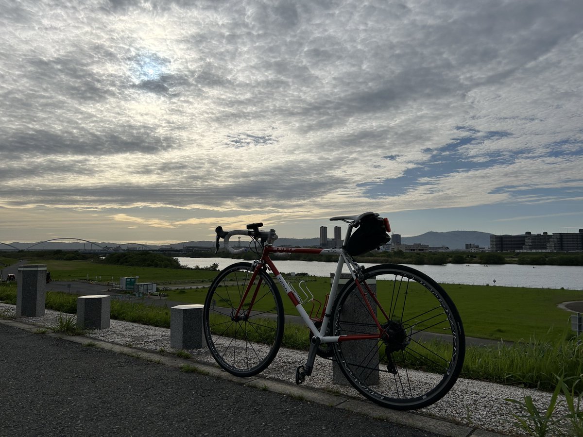 ちと
寒い朝

朝の一言
無神経でアホなヤツっていますよねー
イラッとするけど同じ土俵に立ったらダメです
さっと聞き流しておきましょう
言い返した時点で同類の人になっちゃいます
大人の対応がベストかと思います