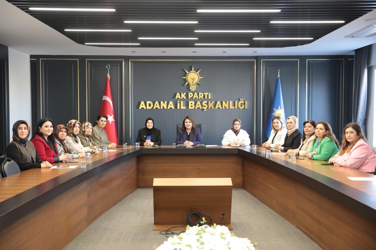 Hacer_Soylemez1's tweet photo. 📍 Adana İl Başkanlığı

İl Kadın Kolları haftalık olağan istişare ve değerlendirme toplantımızı gerçekleştirdik.

Toplantımız hayırlara vesile olsun.

#birliktegüçlüyüz 🇹🇷 https://t.co/LnWKyCM3ff