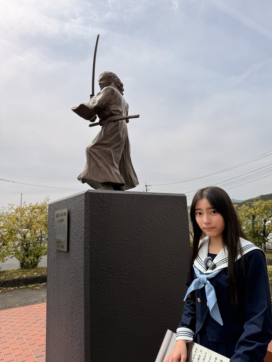 宮本武蔵像と毛利蘭
昨日は、ひこぼしライン盛り上げ隊との初コラボでした。とても楽しかったです。ありがとうございました。

水曜日、ありがとう！
今日もいい日になります様に💕
ゆっくりね

毛利 蘭｜RAN MOURI
Singer / 13
Debut Single
「ネバーエンディングストーリー」
2026.1.30 Digital