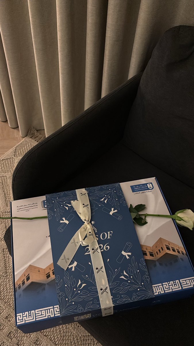 willil_1's tweet photo. انـتظرتك عـمري كلّه عـمري كلّه و انتَ حِلـم 💙🎓

#جامعة_الوطن #ksu https://t.co/B2NxCQBQYJ