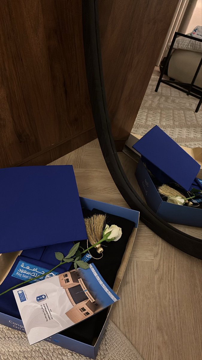 willil_1's tweet photo. انـتظرتك عـمري كلّه عـمري كلّه و انتَ حِلـم 💙🎓

#جامعة_الوطن #ksu https://t.co/B2NxCQBQYJ
