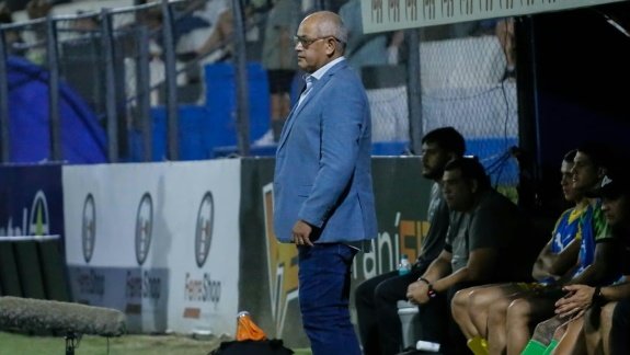 Francisco “Chiqui” Arce presentó su renuncia como director técnico de Libertad.
<a href="/TigoSportsPY/">Tigo Sports</a>