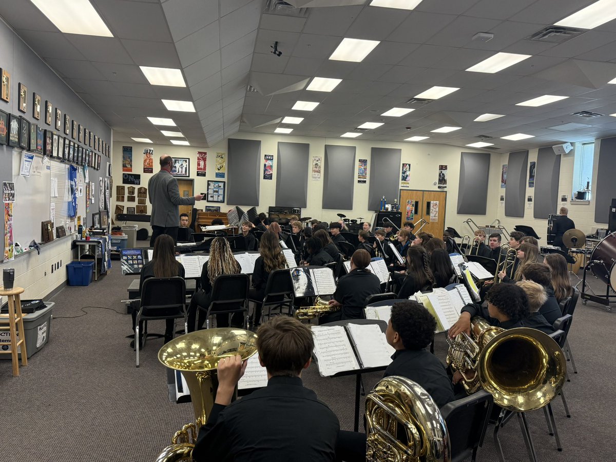 stsabercatbands's tweet photo. 8th Grade had a great day at the Max Green Band Festival today. Fantastic music was made and had the opportunity to hear our sister schools as well. Music is alive and well in the @olatheschoolsks !  #goband https://t.co/vbYkmx6oZj