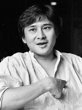 kazumarugou's tweet image. 命日 1953-2015
世田谷区出身
世田谷学園高卒 
本名光男さん
20の時
劇団ザ•スーパーカムパニイで初舞台を踏む
28の時
つかこうへい事務所参加
翌年
🎬『蒲田行進曲』でスクリーンデビュー
以降数多の映像メディアで活躍
11年前
バイク事故による左心房破裂で早逝
享年62 合掌